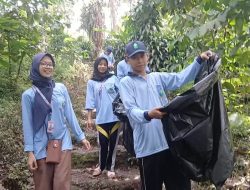 KKN UIN Walisongo Gelar Aksi Bersih-Bersih di Curug Panglebur Gongso Kendal