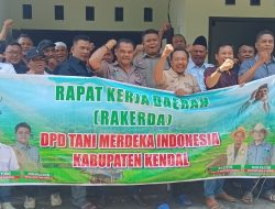 Resmikan Sekretariat Baru, Tani Merdeka Kendal Langsung Soroti Masalah Pupuk Subsidi