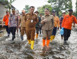 Gubernur Luthfi Turun Langsung, Perintahkan Seluruh Elemen Pemda Siaga 24 Jam Atasi Banjir Semarang-Demak!