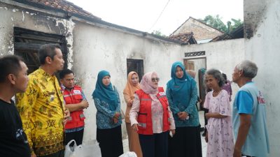 Korban Kebakaran Desa Prawoto Dapatkan Bantuan PMI Pati