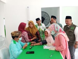 Jelang Peresmian Klinik NU Dawe, MWC NU Gelar Pengobatan Gratis dan Bazar Sembako Murah