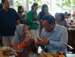 Gubernur Luthfi Santap Soto Bersama Kaum Difabel di Semarang