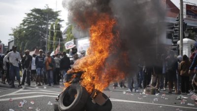 Ribuan Massa Kawal Paripurna Hak Angket