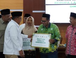 Perkuat Digitalisasi Pendidikan, Baznas RI Serahkan 50 Laptop untuk Madrasah di Jepara
