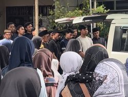 Tangis Haru Iringi Pemakaman Korban Bus FKK Bendan Ngisor