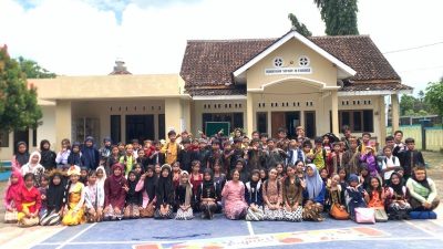 Semarak Hari Pahlawan di SDN Banjarejo, KKN UIN Walisongo Tanamkan Semangat Nasionalisme Lewat Budaya dan Kreasi