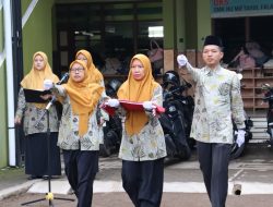 Guru SMK NU Miftahul Falah Antusias Jadi Petugas Upacara
