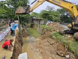 Pembangunan Tanggul Darurat di Sungai Widodaren Ditarget Rampung 10 Hari