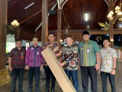 Dukung UMKM Naik Kelas, Pemkab Jepara Terima CSR 35 Tenda dari Mbizmarket