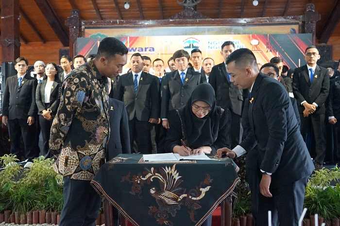 Prosesi pelantikan pengurus BPC HIPMI Banjarnegara periode 2025-2028 yang dihadiri Bupati Amalia Desiana