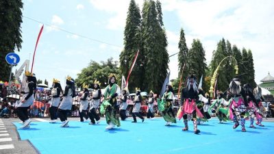 Meriah, Ribuan Warga Saksikan Pawai Budaya dan Kirab Pusaka Hari Jadi Purbalingga
