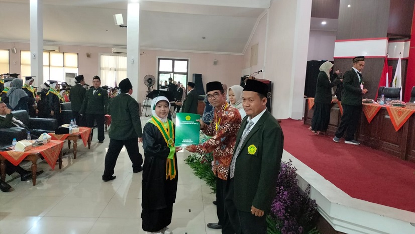 Prosesi wisuda santri LPQ Semarang tahun 2025 sebagai tanda kelulusan ujian pendidikan Al-Qur'an