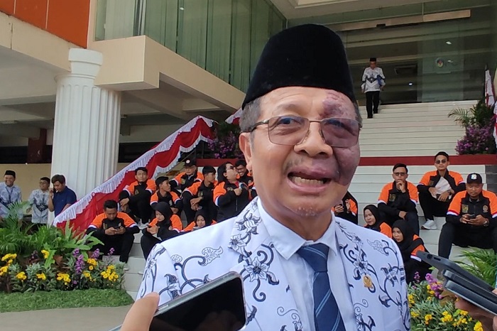 Ketua PGRI Jawa Tengah, Muhdi, saat memberikan keterangan pers mengenai masalah kekurangan guru di wilayah Jawa Tengah