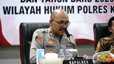 Kapolres Kendal AKBP Hendry Susanto Sianipar memberikan keterangan terkait pengamanan malam tahun baru.
