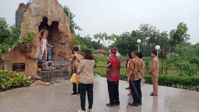 Libur Natal 2025, Pengunjung Taman Bunda Maria Tayu Pati Meningkat Dua Kali Lipat