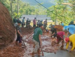 Longsor Tutup Jalan Penghubung Watukumpul-Belik Pemalang, Warga dan TNI Gotong Royong Buka Akses