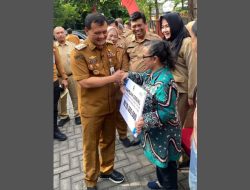Gubernur Jateng Salurkan Bantuan KUBE & Bantuan Sosial Lainnya