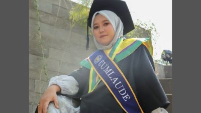 Tsania Laila Maghfiroh: Guru Muda Asal Kudus yang Merawat Akal dan Rasa Lewat Bahasa