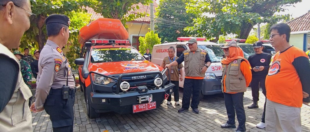 Mobil emergency double cabin milik BPBD Rembang yang dipamerkan saat Apel Kesiapsiagaan Bencana di halaman Kantor Bupati Rembang