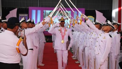 Prosesi pelantikan taruna dalam Wisuda Perwira Pelayaran Niaga ANT-IV dan ATT-IV Angkatan ke-7 di SMK Wisudha Karya Kudus