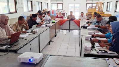 Suasana rapat Dewan Pengupahan Kabupaten (Depekab) Rembang saat membahas besaran UMK tahun 2026.