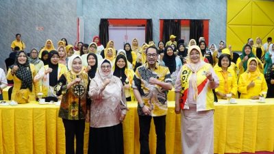 Ketua TP PKK Kabupaten Pati, Atik Kusdarwati Sudewo, saat menghadiri materi Sosialisasi Wawasan Kebangsaan MPR RI di Hotel New Merdeka Pati