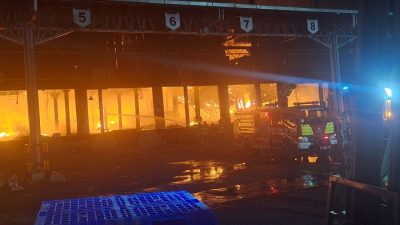 Kebakaran Hebat Melanda PT Dua Kelinci, Api Hanguskan Gudang Finish Good