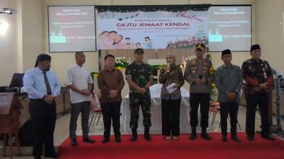 Bupati Kendal Dyah Kartika Permanasari bersama Forkopimda memonitor ibadah Natal di GKJTU Jalan Laut, Kota Kendal, Kamis (25/12/2025)