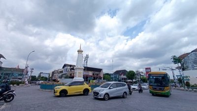 Kondisi simpangempat Tugu Pal Putih Yogyakarta dalam momen libur Nataru 2025/2026