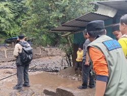 Banjir Bandang Kembali Terjang Wisata Guci Tegal, Jembatan Ambruk dan Alat Berat Hanyut