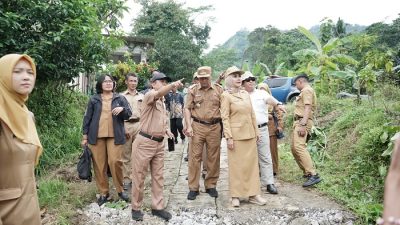 Hujan Deras, Jalan Penghubung Kendal-Temanggung di Desa Cening Longsor 50 Meter
