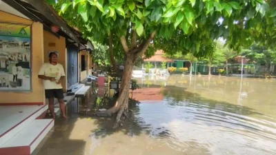 Puluhan Sekolah Terdampak Banjir Kendal, KBM Dialihkan Daring