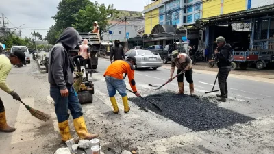 Sempat Makan Korban Jatuh, Lubang Menganga di Pantura Kendal Akhirnya Ditambal