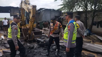 Gudang Rental Alat Berat di Brangsong Terbakar, Rugi Puluhan Juta Rupiah