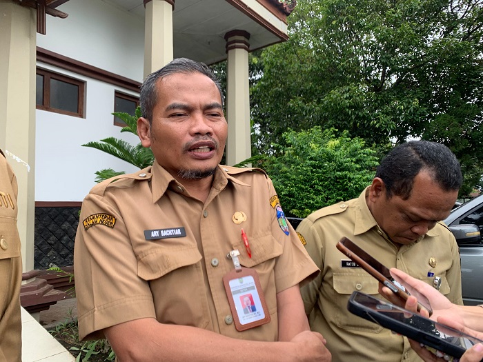Sekda Jepara Ary Bachtiar saat memberikan keterangan