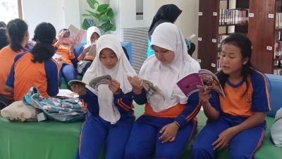 Bukan Sekadar Membaca, Begini Cara Seru Perpusda Jepara Gaet Anak SD