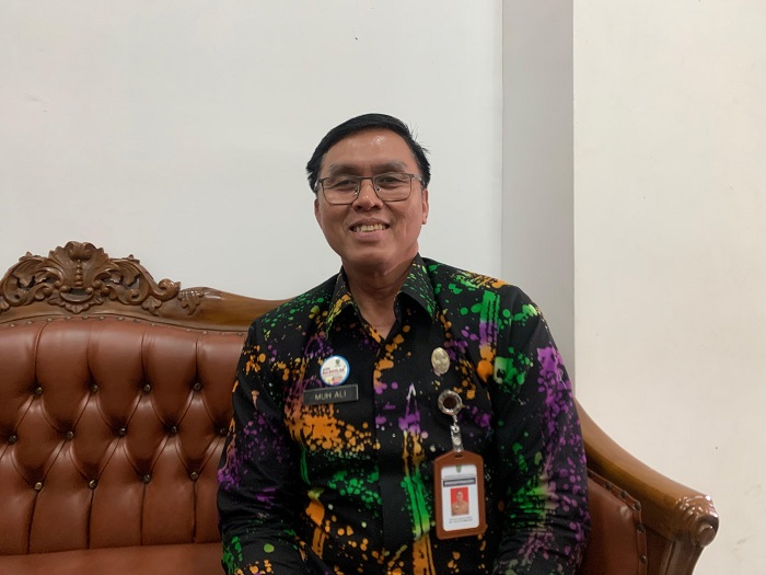 Kepala Dinsospermades Jepara Muh Ali memberikan keterangan terkait penurunan dana desa tahun 2026