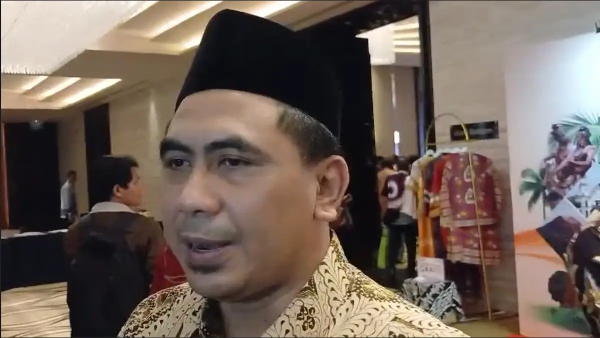Tangkapan layar Gus Yasin memberikan keterangan pers terkait evaluasi keracunan MBG di SMAN 2 Kudus.