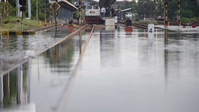 Jalur Pantura Lumpuh! KAI Terpaksa Batalkan 38 Perjalanan Kereta, Cek Daftarnya