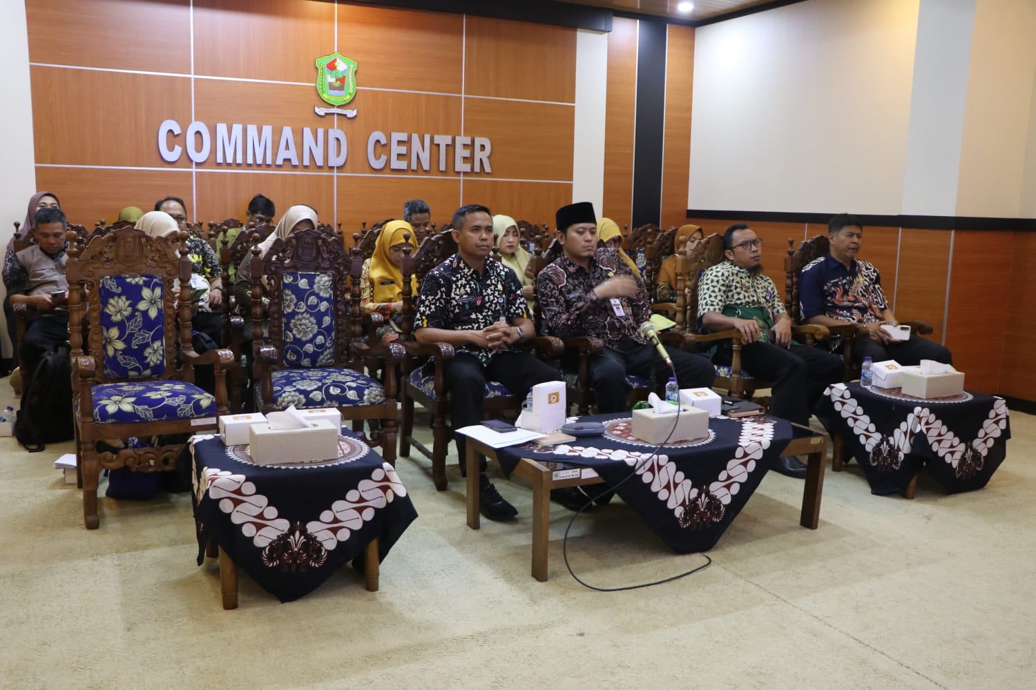 Wakil Bupati Banjarnegara Wakhid Jumali mengikuti rakor verifikasi data Makan Bergizi Gratis di Command Center