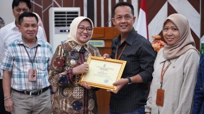 Bupati Kebumen Hj Lilis Nuryani bersama jajaran Direksi PT BPR BKK Kebumen (Perseroda)