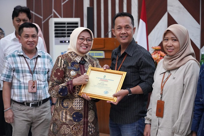 Bupati Kebumen Hj Lilis Nuryani bersama jajaran Direksi PT BPR BKK Kebumen (Perseroda)
