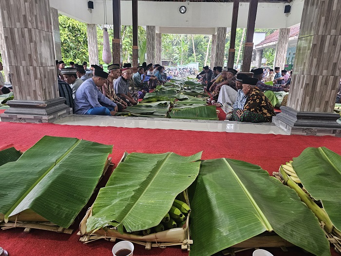 Warga Desa Sukomanah Purworejo saat menggelar kenduri agung dalam rangkaian merti desa