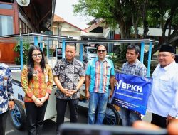 Tegaskan Bukan Pakai Dana Haji, BPKH Gelontorkan Bantuan Gerobak untuk PKL Kudus