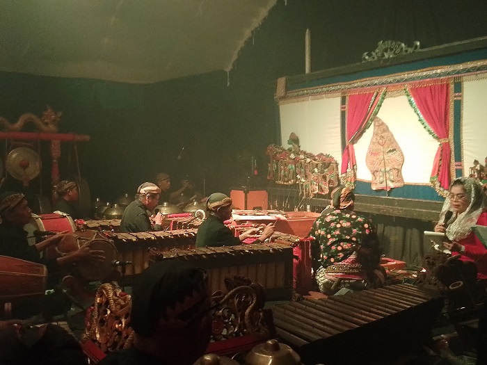 Pementasan Wayang Klithik Wonosoco oleh dalang Ki Sutikno di Kudus