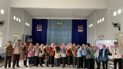 Canggih! Emak-emak Kader Posyandu di Kudus Kini Bisa Bikin Poster Pakai AI