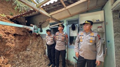 Tanah Longsor Purworejo Terjang 4 Rumah, Kapolres Tinjau Lokasi di Bener