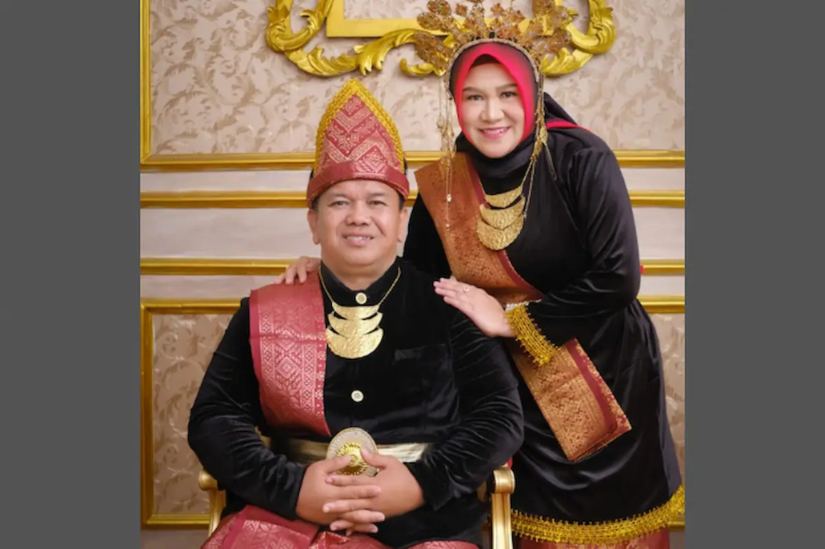 Abdul Rochim bersama sang istri yang juga Kepala SMP 1 Jati, Kudus, Sumaryatun