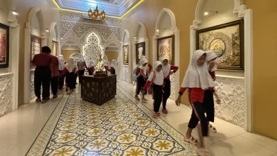 Belajar Sejarah Jenang hingga Berenang, Serunya Outing Class SD 6 Klumpit