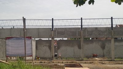 Penampakan bangunan Koperasi Desa Jojo, Kecamatan Mejobo yang sedang dalam pembangunan